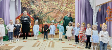 На дворе у бабушки На дворе у бабушки.