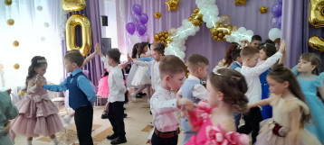 Сегодня в подготовительной группе «Бабочки» прошёл выпускной! Сегодня в подготовительной группе «Бабочки» прошёл выпускной!.